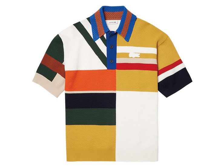 멀티 컬러의 피케셔츠는 Lacoste Colleciton.