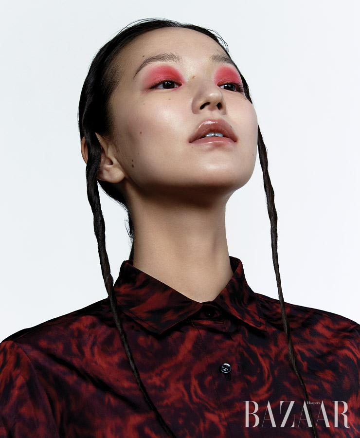 셔츠는 Dior.