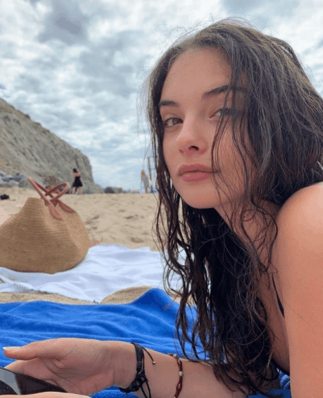 이미지 출처: 데바 카셀 인스타그램(@d.casseluxxi)