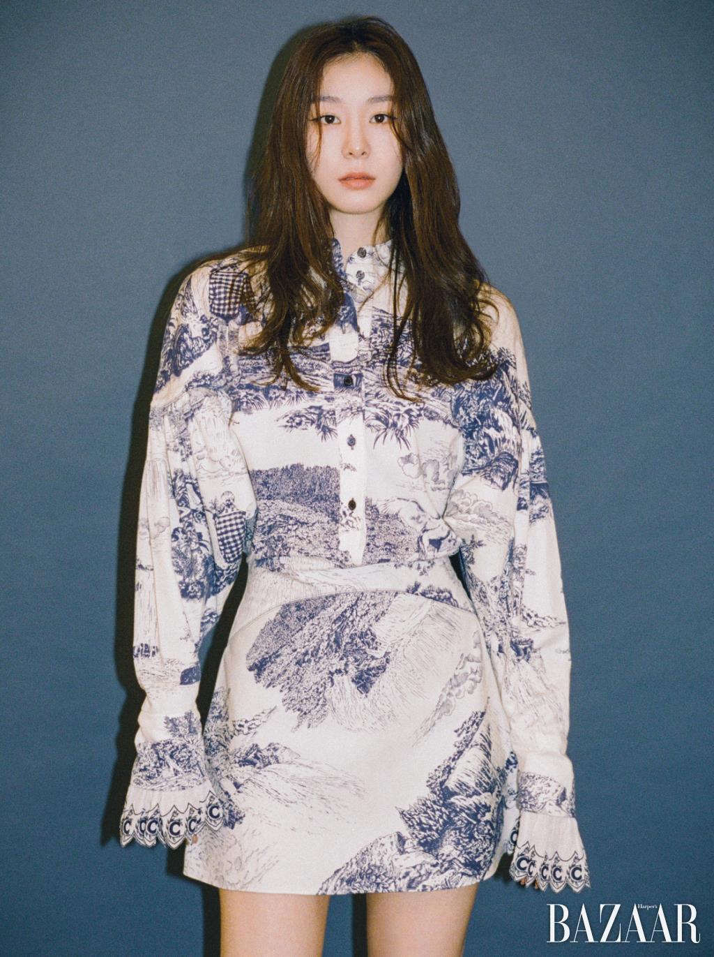 프린트 미니 드레스는 Chloe.