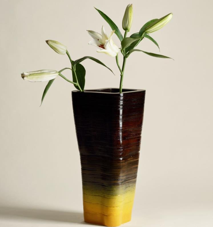 화병으로 바뀐 종이의 화려한 변신.