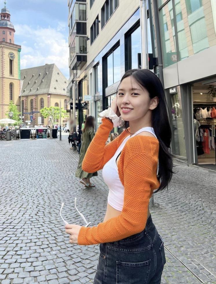 Instagram @_yujin_an