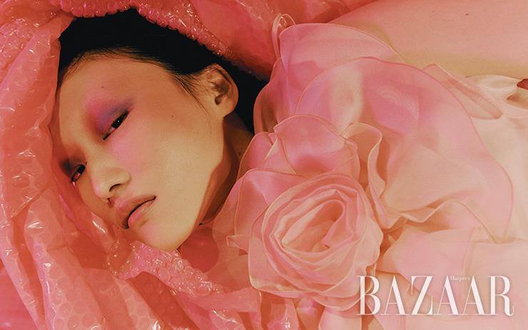 톱은 1백98만원 Blumarine.
