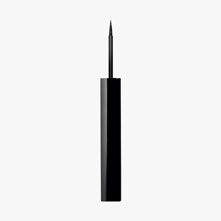 Chanel 르 라이너 드 샤넬, 512 느와르 프로퐁 4만7천원.