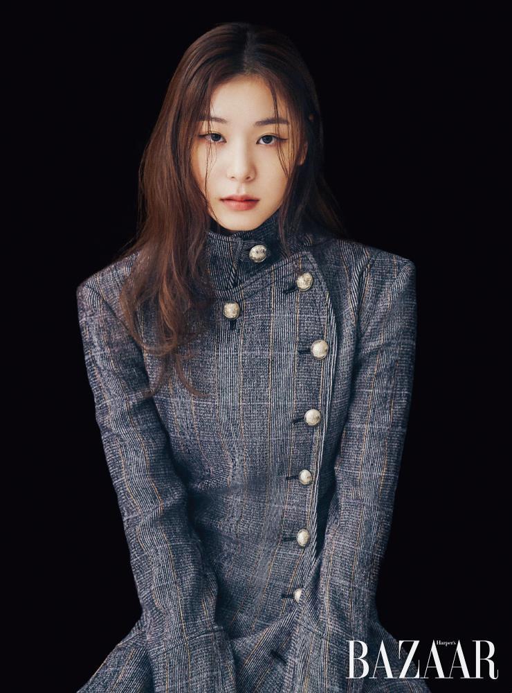 체크 울 코트는 Chloe.