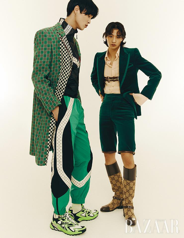 (왼쪽부터) 경진이 입은 코트, 블루종, 스웨트팬츠, 스니커즈는 모두 Louis Vuitton. 귀고리는 모델 소장품. 종석이 입은 재킷, 셔츠, 팬츠, 하네스, 부츠는 모두 Gucci.