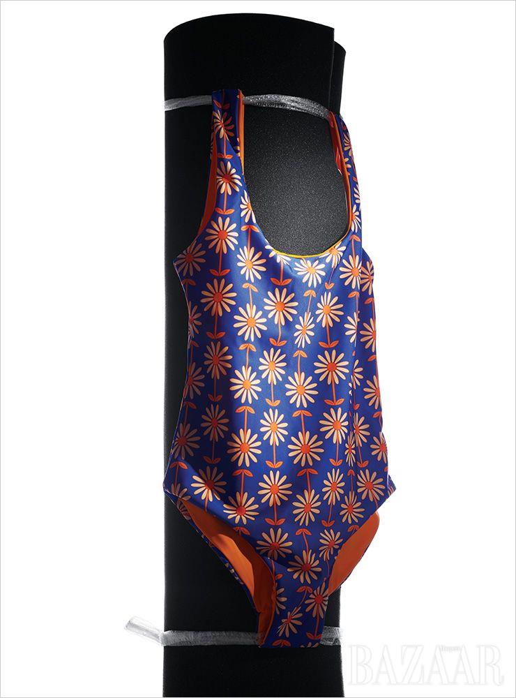 데이지 패턴 수영복은 12만원대 Camp Cove Swim by Pairs Shop.