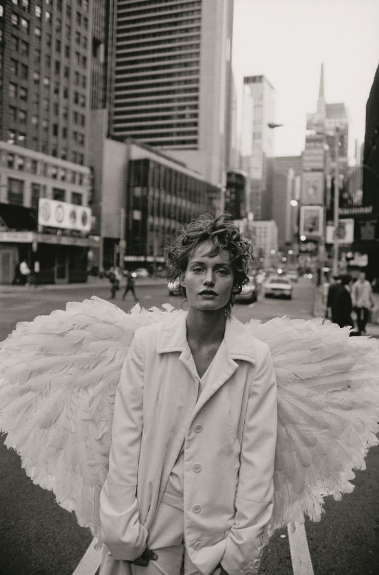  Amber Valletta in the December 1993 issue of Harper's BAZAAR.