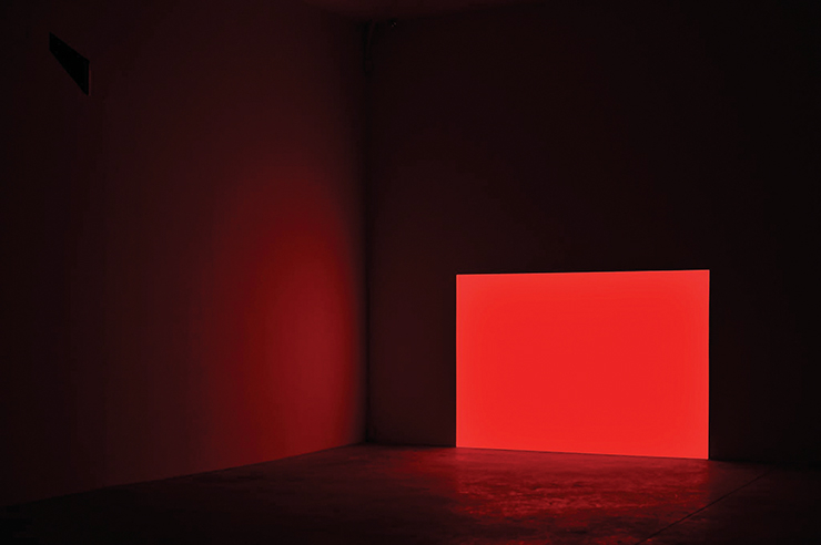 James Turrell, <Prado[Red]>, 1968, Light projection piece. © James Turrell Courtesy of the Artist and Almine Rech. Photo: Rebecca Fanuele