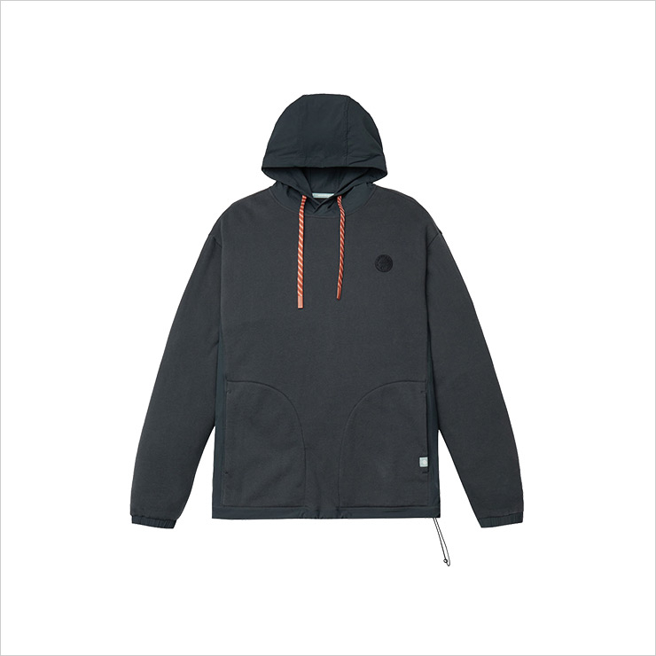 ‘노아’ 하이브리드 후드 티셔츠는 13만8천원 Kolon Sport. 