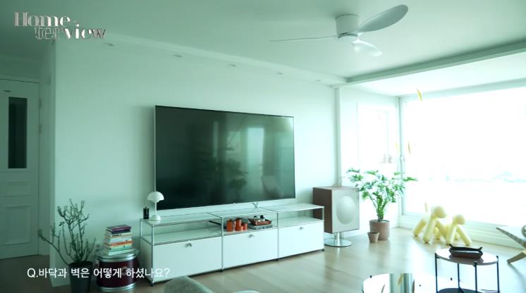 바자 홈터뷰 캡처, 거실