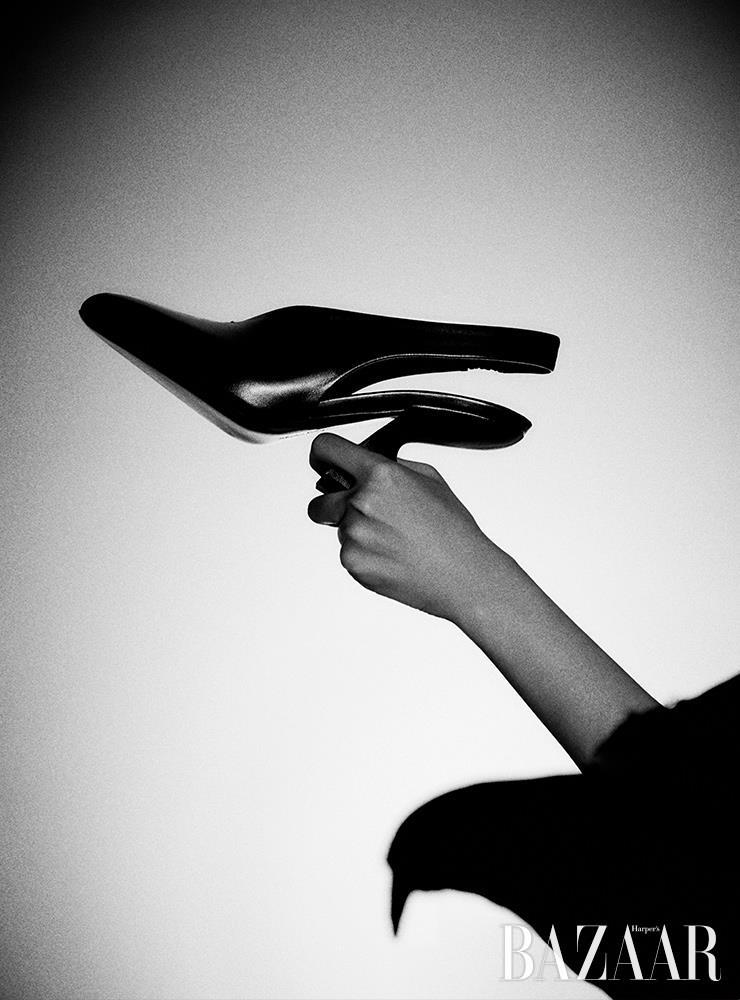  ‘F-힐’은 Salvatore Ferragamo.