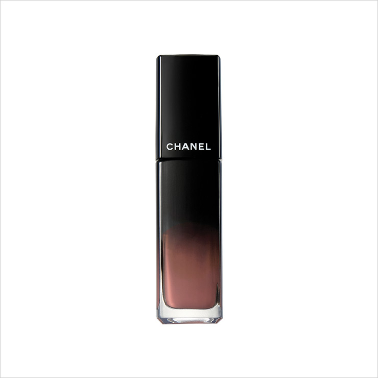 Chanel 루쥬 알뤼르 라끄, 63 얼티메이트 4만6천원. (10월 출시 예정)