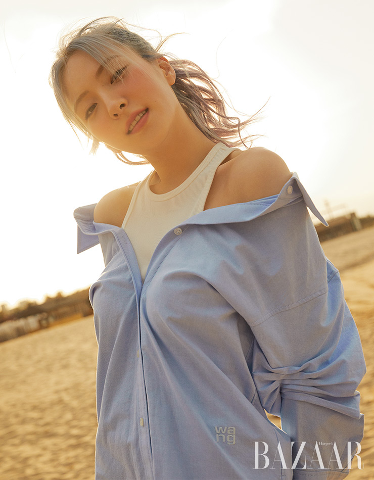 블루 셔츠 드레스는 alexanderwang.