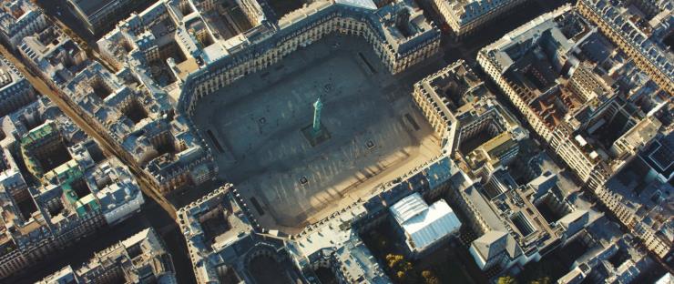 Paris Place Vendome. 방돔 광장의 팔각형에서 영감 받은 샤넬 프리미에르 오리지널 에디션