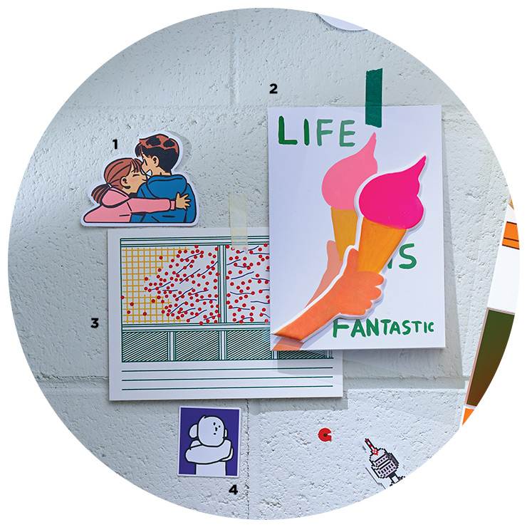 1 따뜻한 온기가 느껴지는 커플의 뒷모습 스티커는 3천원 Grim B by Seoul Sticker Shop. 2 푹신한 볼륨감의 친환경 스티커가 동봉된 기분 좋은 카드는 1만6천원 Third Drawer Down by Rooming. 3 창 밖으로 보이는 풍경을 그리고 ‘Microhabitat’라는 이름을 붙인 정연지 작가의 일러스트 그림엽서는 5천5백원 Kiosk Kiosk. 4 익살스럽고 솔직한 드로잉의 스티커는 3천원 Choo2sa by Seoul Sticker Shop.
