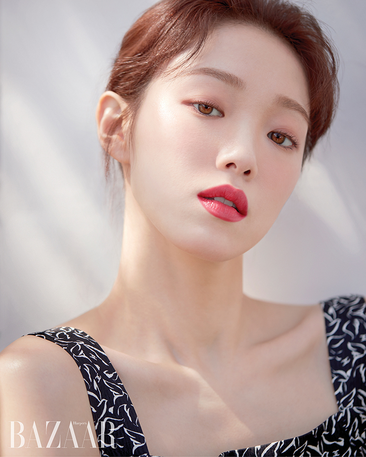 드레스는 Chanel.
