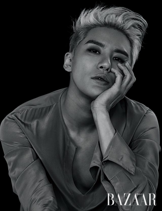 셔츠는 Kimseoryong Homme 제품.