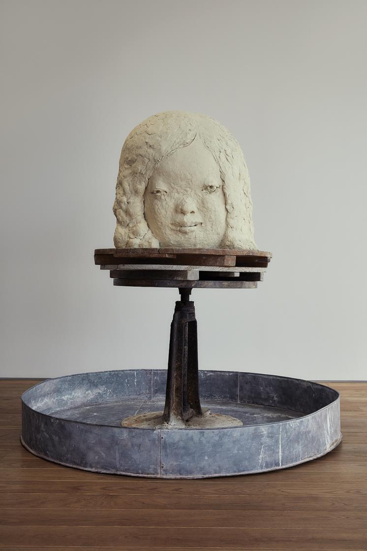 <Fighting Against Gravity>, 2021, Ceramic, 59.5x61.5x66.4cm. No. 88675.