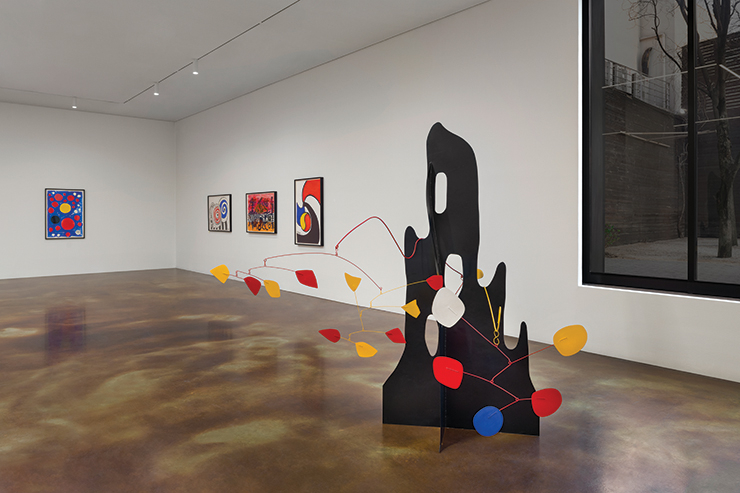 <Crag>, 1974. 국제갤러리 2관(K2) 1층 알렉산더 칼더 개인전 «CALDER» 설치전경. © 2023 Calder Foundation, New York / Artists Rights Society (ARS), New York / SACK, Seoul