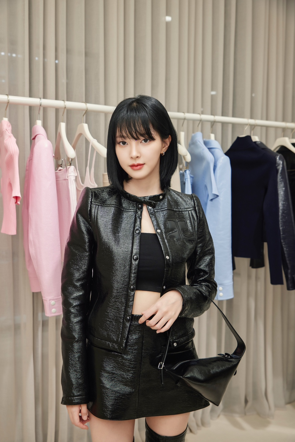 꾸레쥬 매장의 신수현
