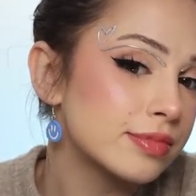 유튜브 <Denitslava Makeup> 캡처