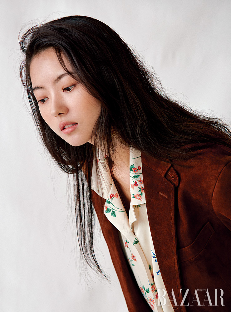 셔츠는 Greyyang. 재킷은 Polo Ralph Lauren.