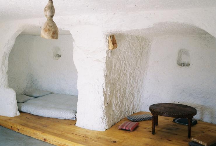 동굴의 구조를 활용한 공간들(c)Acusa Seca Cave House