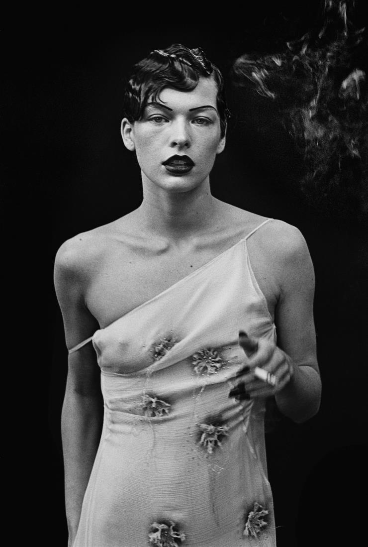 Peter Lindbergh | Milla Jovovich, Paris, 1998 ⓒ Peter Lindbergh (Courtesy of Peter Lindbergh, Paris)