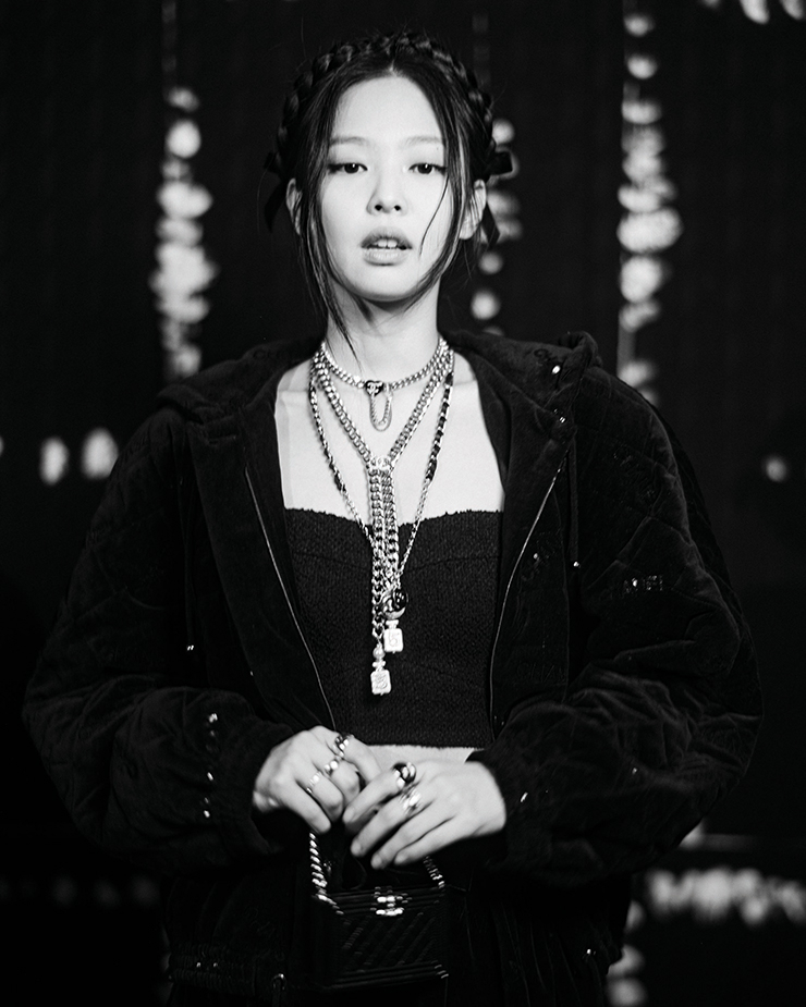 쇼에 참석한 샤넬의 앰배서더 제니.