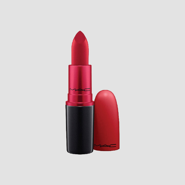 즐겨 바르는 레드 립스틱은 Mac ‘루비 우’.