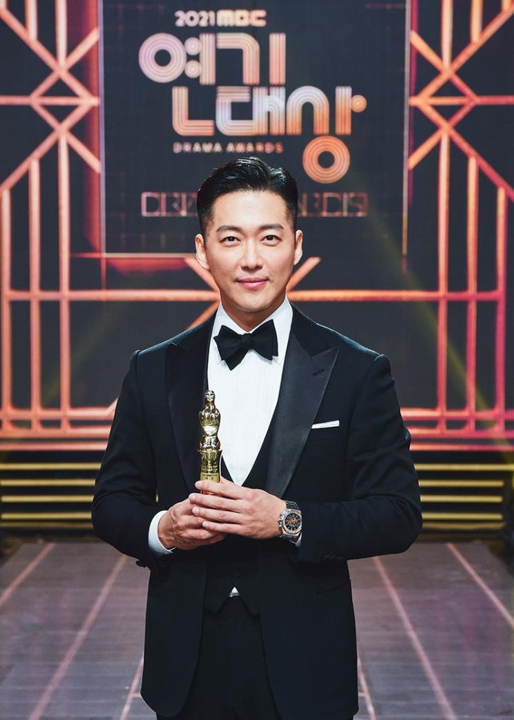 대상을 수상한 남궁민 / MBC