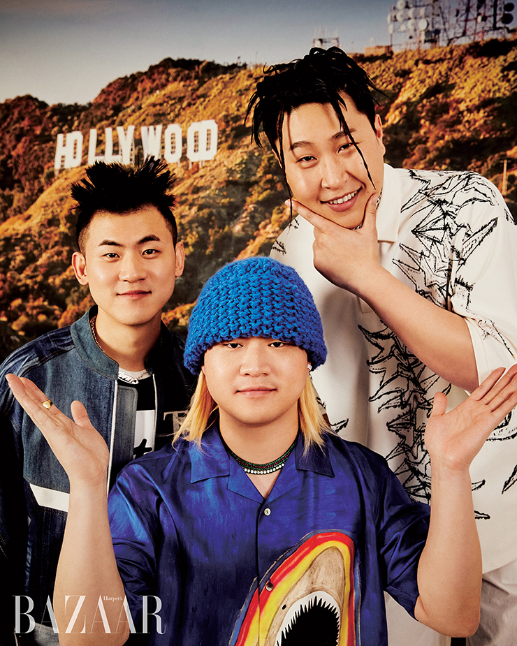 김민수 티셔츠는 Cotchs. 재킷은 T.b.o.s. 목걸이는 스타일리스트 소장품. 정재형 셔츠는 Navy by Beyond Closet. 모자는 Fallet. 목걸이는 Wooing. 이용주 셔츠는 Sung Ju. 팬츠는 Sculptor. 목걸이는 Wooing.