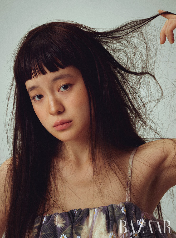 드레스는 4 Moncler Simone Rocha.