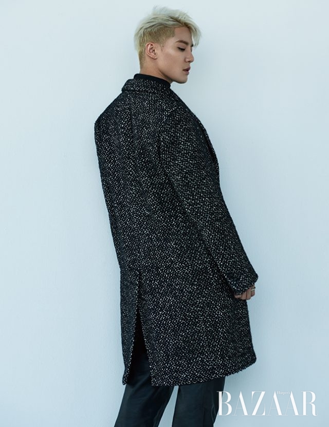 코트와 팬츠는 Etro 제품.