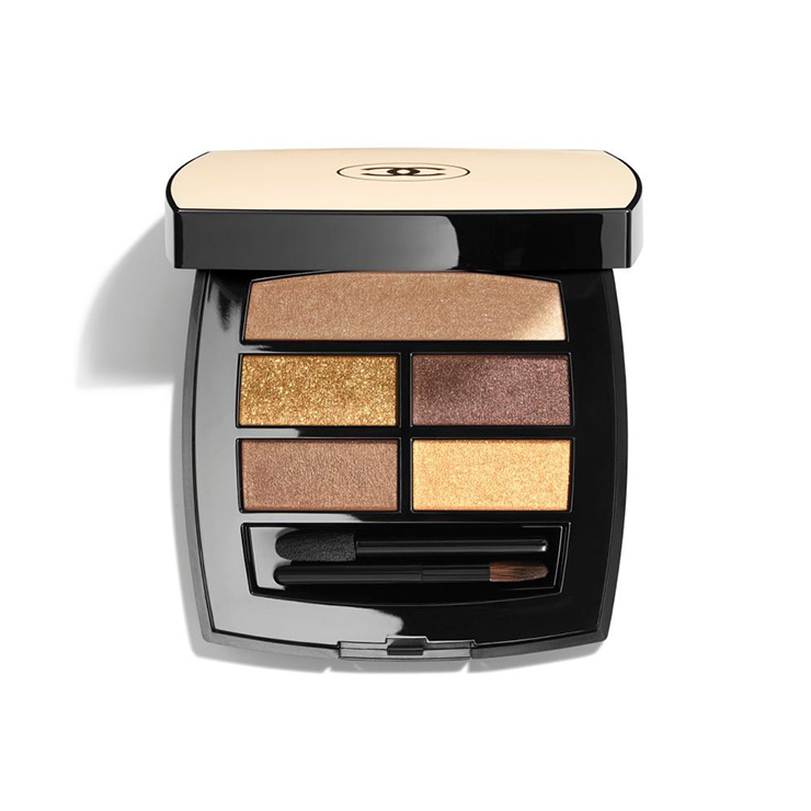 CHANEL 레 베쥬 헬시 글로우 내추럴 아이섀도우 팔레트 9만원.