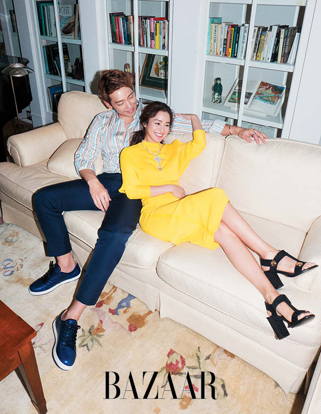 정지훈이 입은 스트라이프 셔츠는 가격 미정, 팬츠는 가격 미정, 스니커즈는 70만원대로 모두 Salvatore Ferragamo, 왼손 검지에 착용한 ‘비제로원 디자인 레전드 켈력션’의 반지, ‘비제로원 컬렉션’ 팔찌는 모두 Bulgari 제품. 김태희가 입은 슬릿 디테일의 드레스는 가격 미정, T 스트랩 스웨이드 힐은 80만원대로 모두 Salvatore Ferragamo, 화려한 다이아몬드 세팅의 ‘지아르디니 이탈리아니 컬렉션’ 목걸이, 오른손 중지에 착용한 다이아몬드 반지와 왼손 검지에 착용한 반지는 ‘디바스 드림 컬렉션’으로 모두 Bulgari 제품.