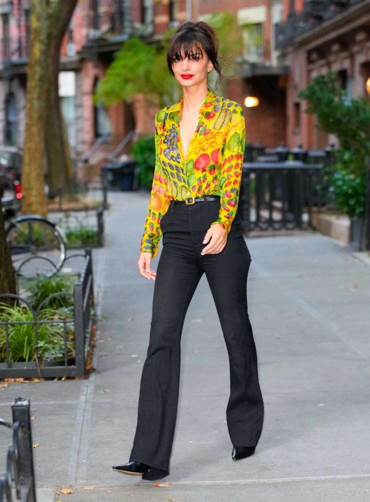 프린트 셔츠는 Gucci.