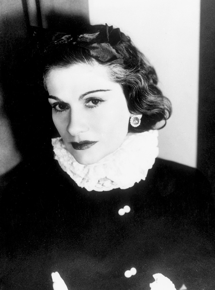 가브리엘 샤넬이 레이스 목 칼라를 착용한 모습. Gabrielle Chanel by George Hoyningen-Huene © Copyright RJ Horst