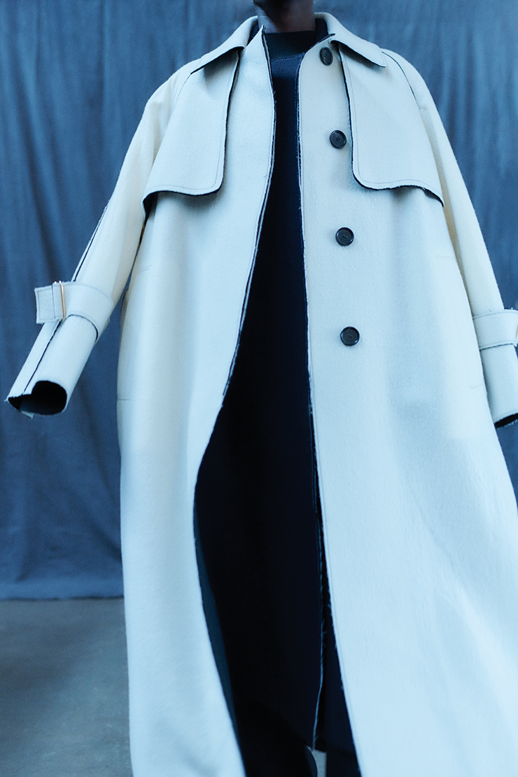 베를린에서 촬영한 애슐린의 2022 F/W 컬렉션 룩 북.