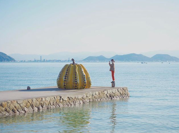 이미지 출처: 쿠사마 야요이 아카이브 인스타그램(@kusama_archive)