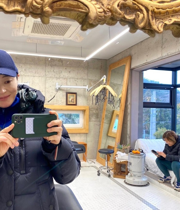 김혜수 & 이정은 / 김혜수 인스타그램