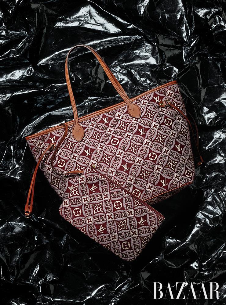 탈착 가능한 파우치가 포함된 ‘네버풀’ 숄더백은 Louis Vuitton. JBZ_