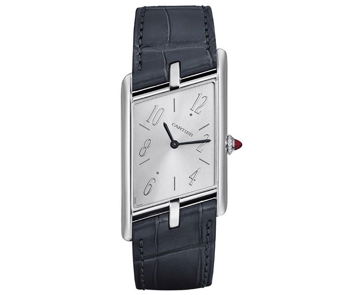 1936년 선보였던 ‘탱크 아시메트리크’ 워치를 다시 재현한 까르띠에 프리베 컬렉션은 Cartier.