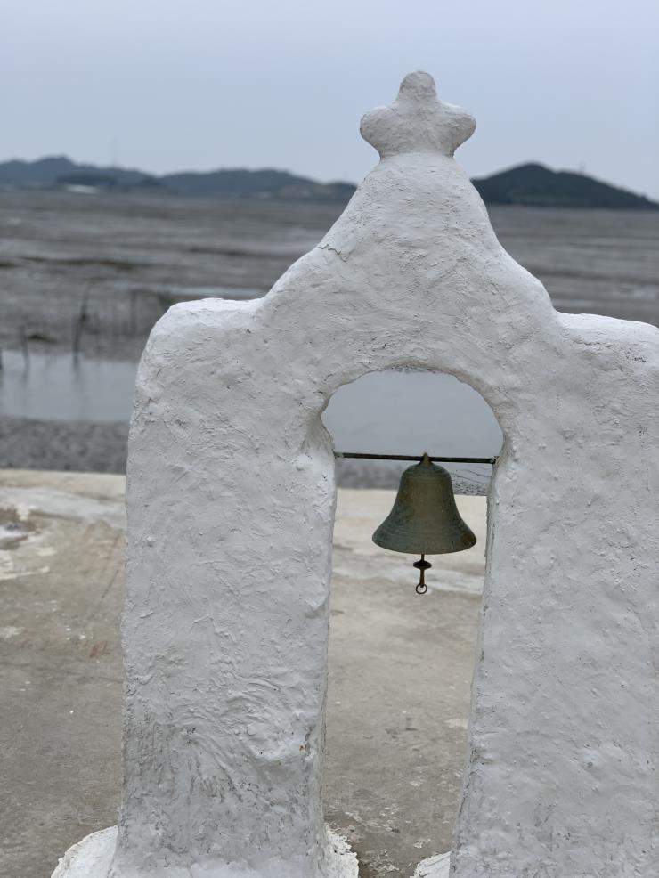 베드로의 집에 있는 작은 종