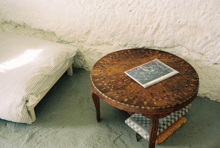 귀여운 커피 테이블(c)Acusa Seca Cave House