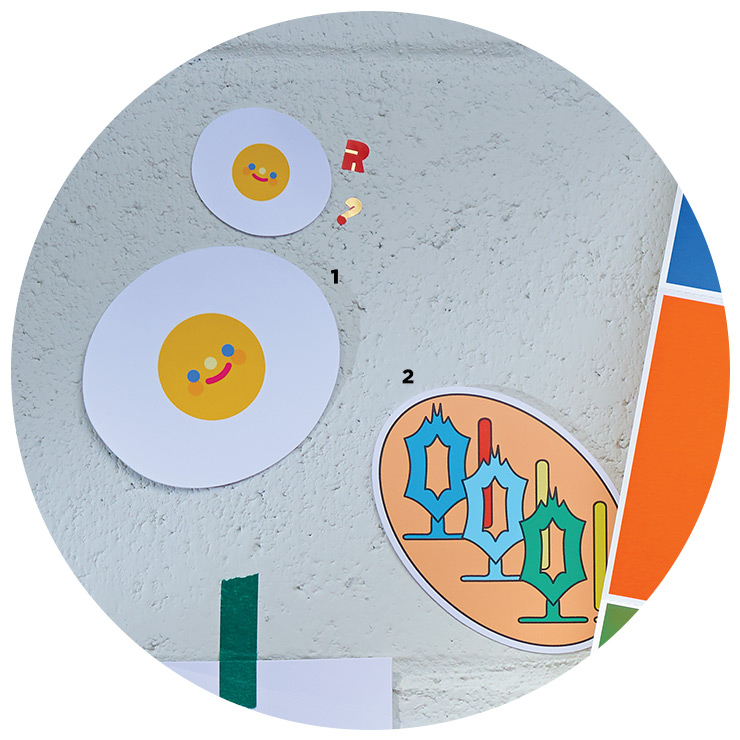 1 귀여운 웃음이 시그너처인 ‘써니 프라이’ 스티커는 3천원 The Recoder Factory by Seoul Sticker Shop. 2 기분 좋은 놀라움이 느껴지는 ‘오!오!오!’ 레터링 스티커는 3천원 Zzztv by Seoul Sticker Shop.