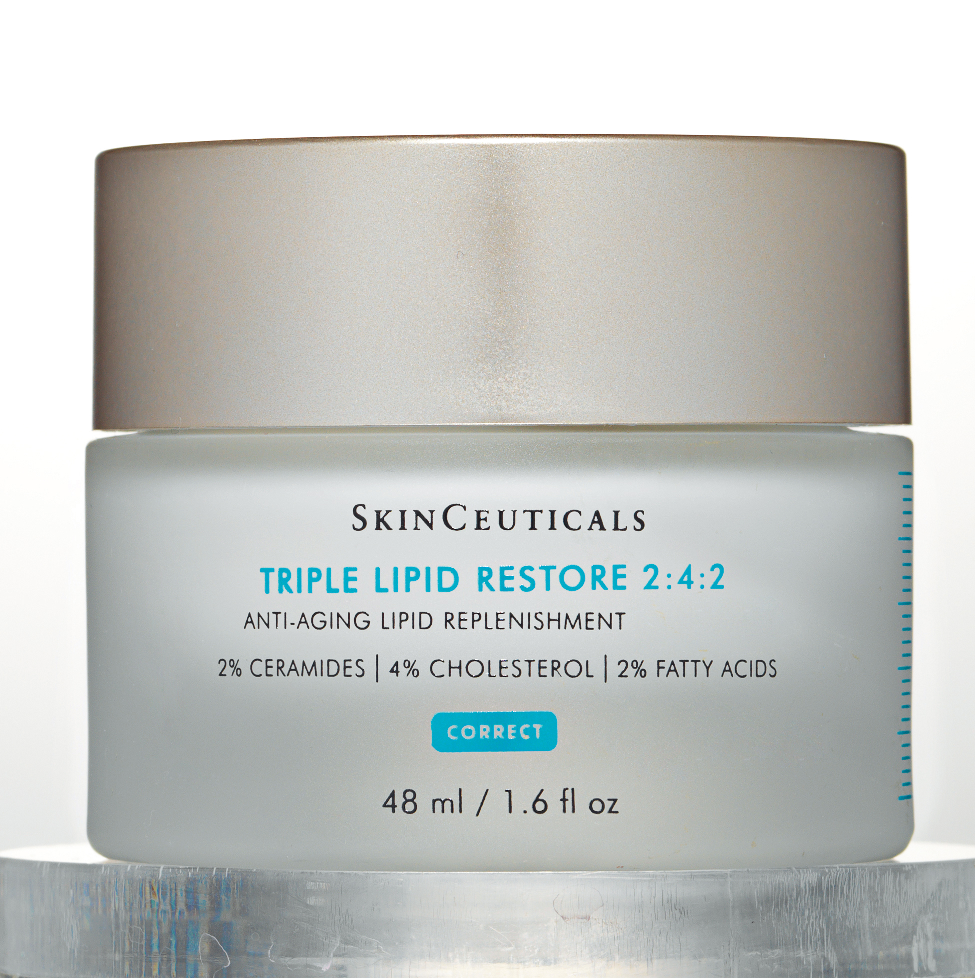 Skin Ceuticals 트리플 리피드 리스토어 2:4:2
이름처럼 세라마이드, 콜레스테롤, 지방산 3가지의 지방 복합체를 2:4:2로 배합한 일명 ‘황금 비율 크림’으로 피부를 탄탄하게 가꿔준다. 18만원대