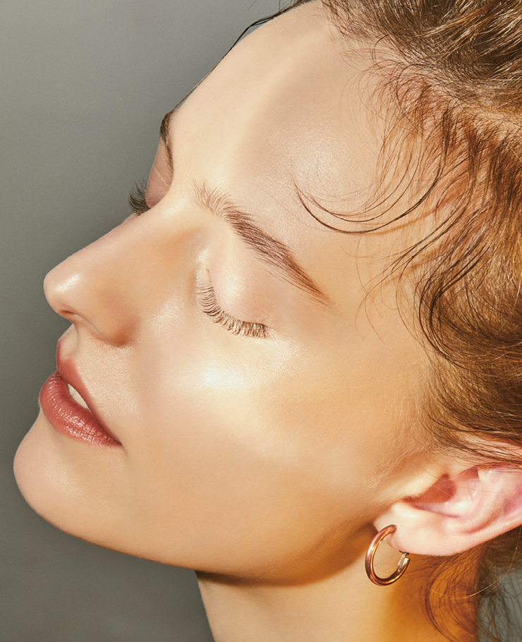 아베이 로얄 유쓰 워터리 오일과 아베이 로얄 유쓰 워터리 오일을 함께 사용해 단 2 STEP으로 생기, 광채, 탄력의 트리플 파워를 완성했다.