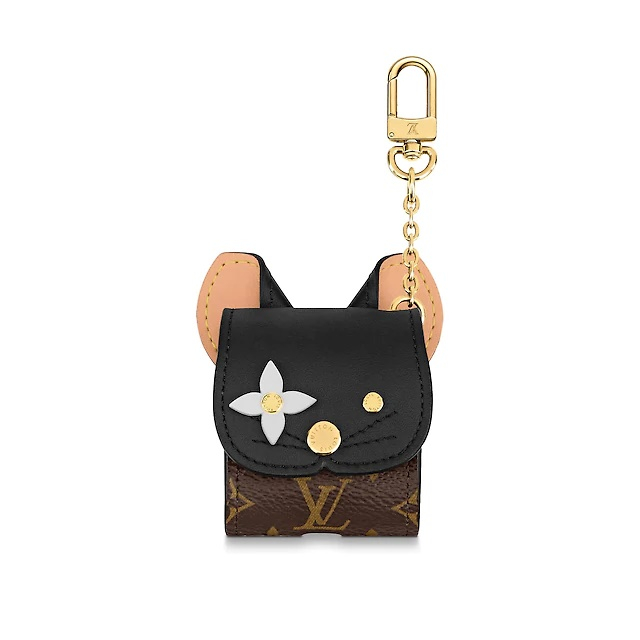 귀여운 고양이 모티프의 에어팟 케이스는 62만원으로 Louis Vuitton.